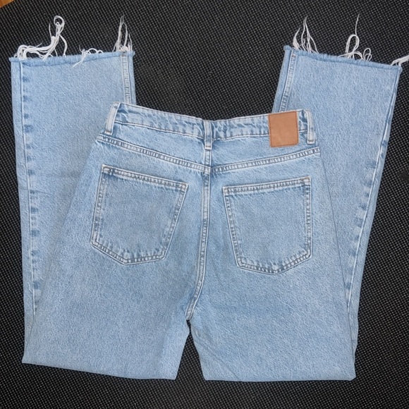 Zara High Rise Seamless Hem Straight Jeans Size 6 - Picture 6 of 6